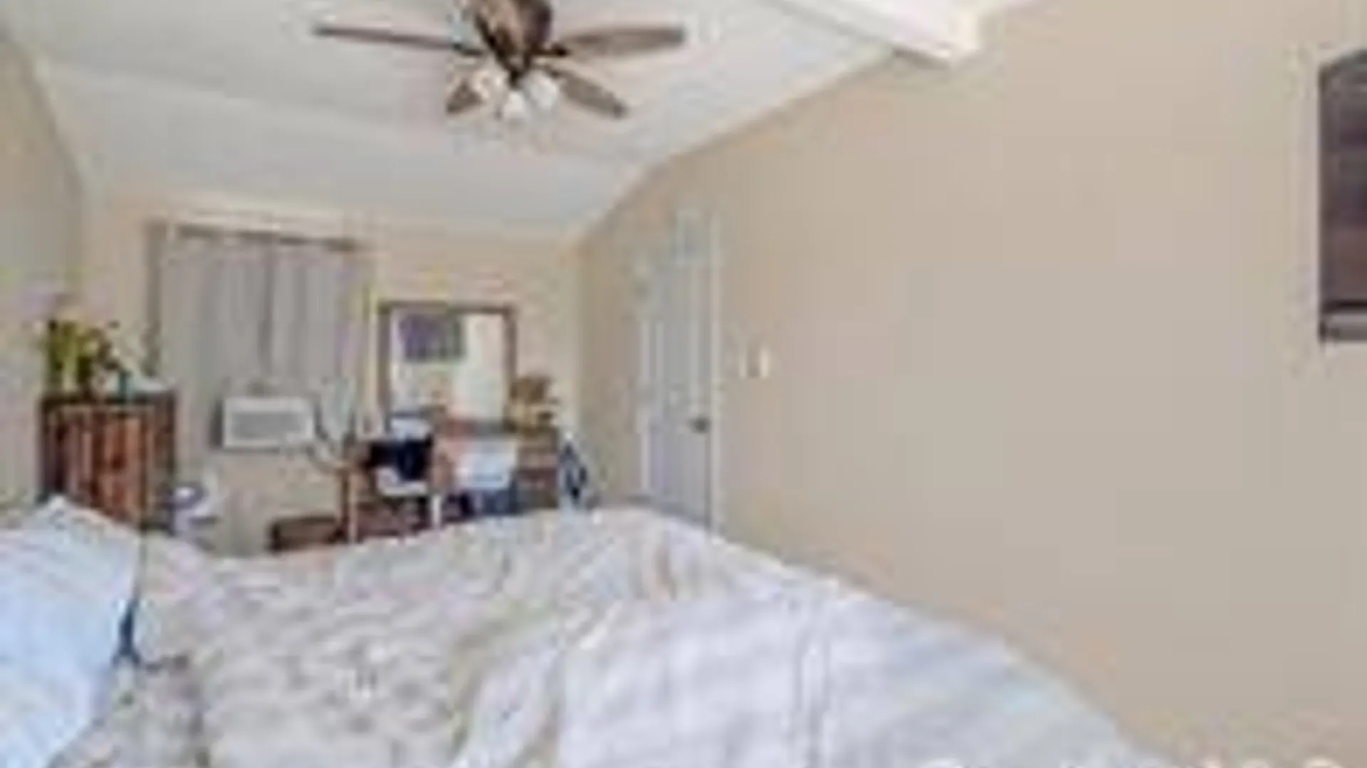 Property at 168 W 21st St, Deer Park, NY 11729 16