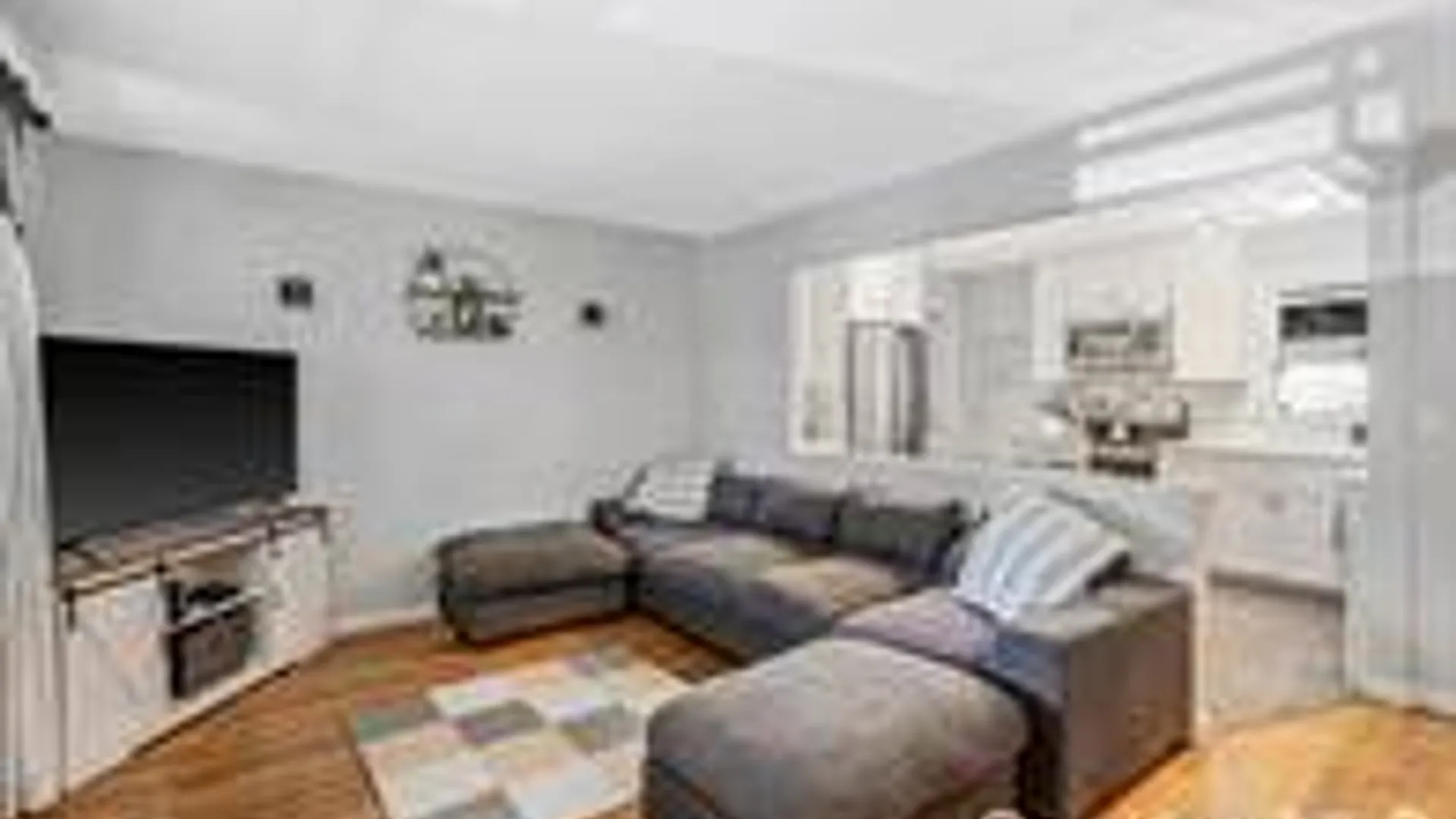 Property at 168 W 21st St, Deer Park, NY 11729 4