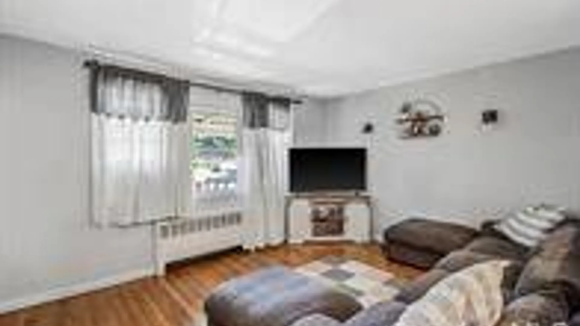 Property at 168 W 21st St, Deer Park, NY 11729 5