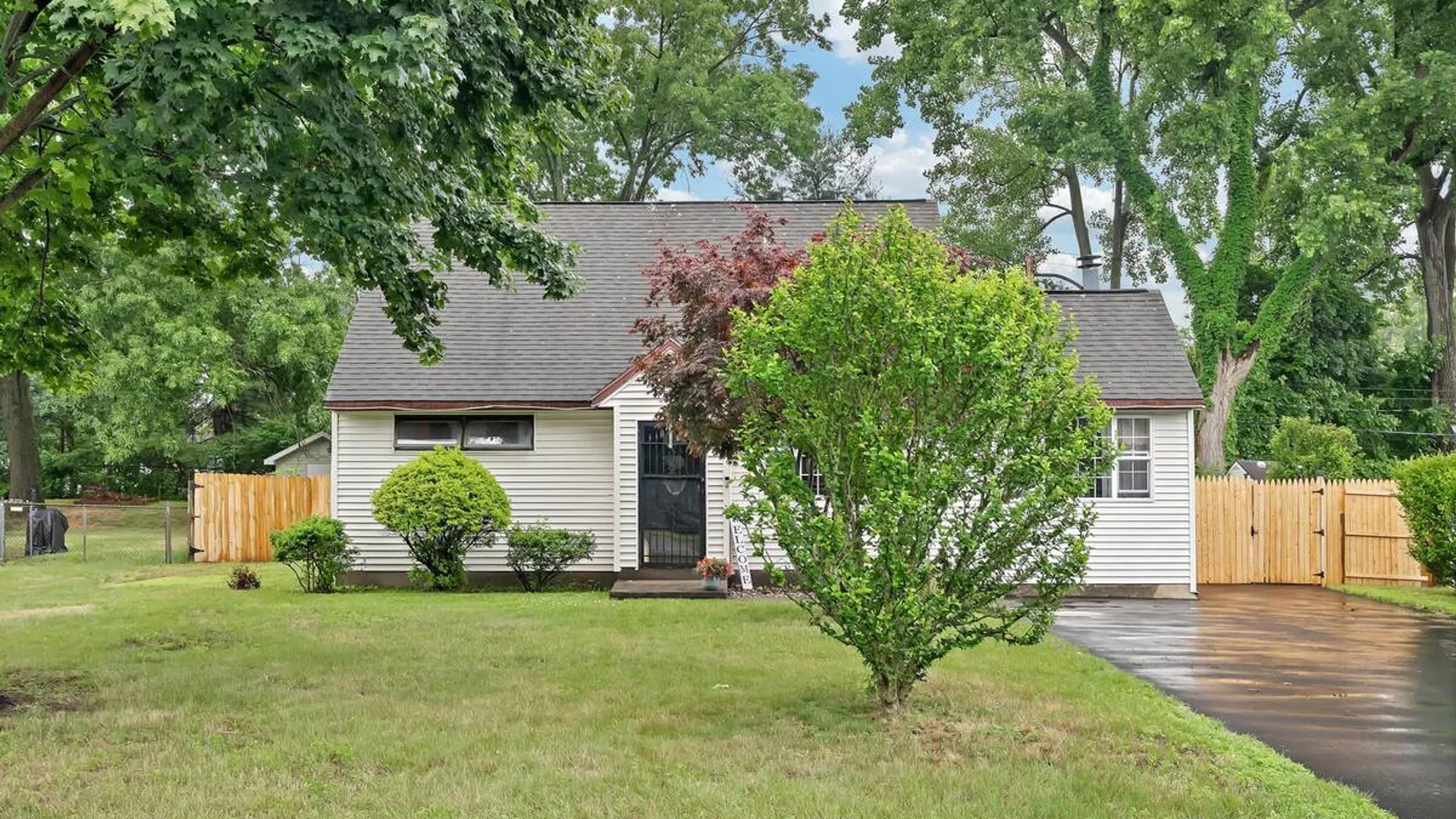 Property at 95 Locust Park, Colonie, NY 12205 3
