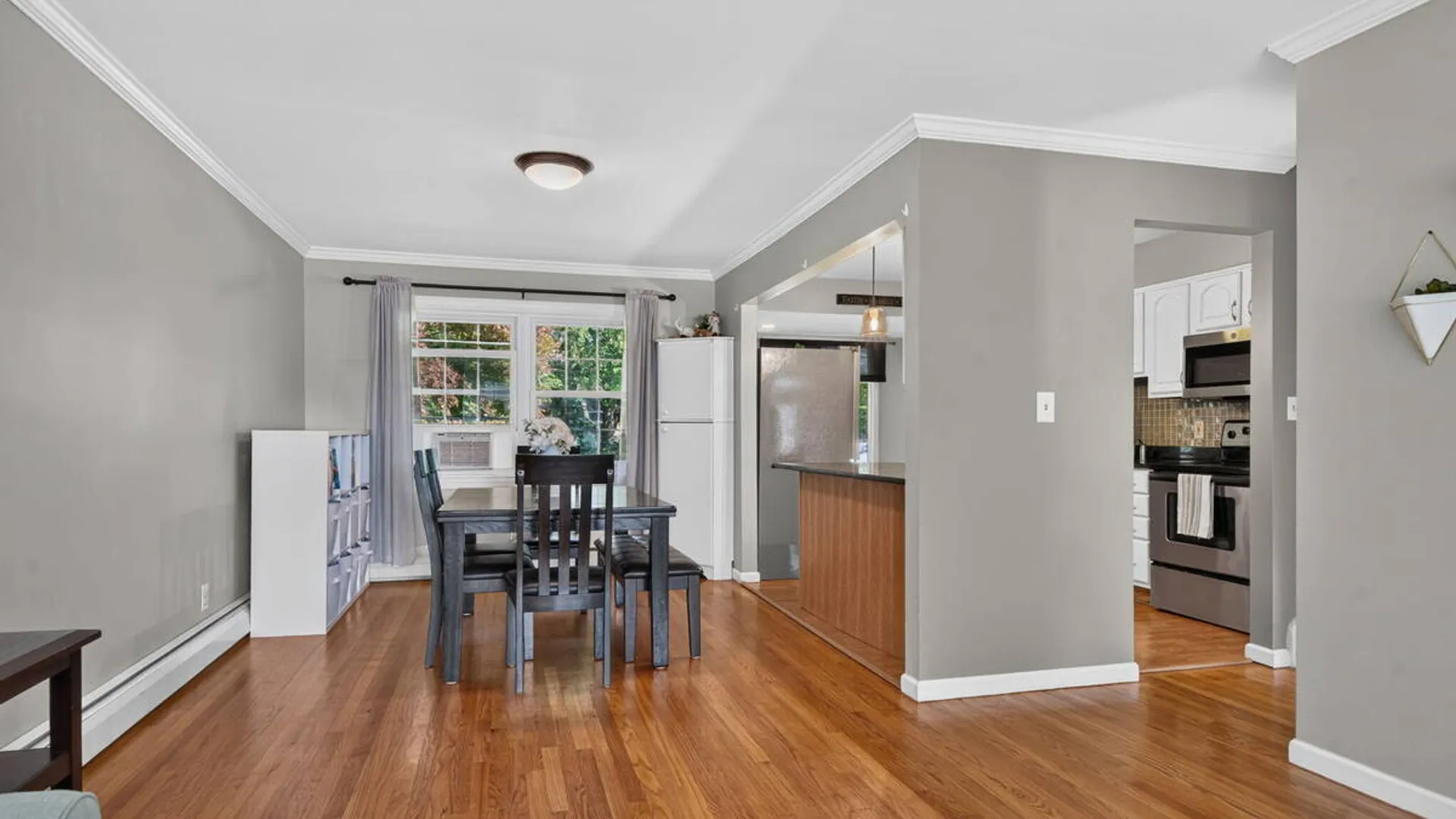 Property at 19 Gingerbread Lane, Albany, NY 12208 12