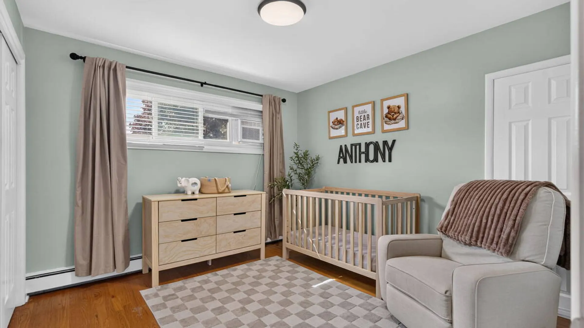 Property at 19 Gingerbread Lane, Albany, NY 12208 21