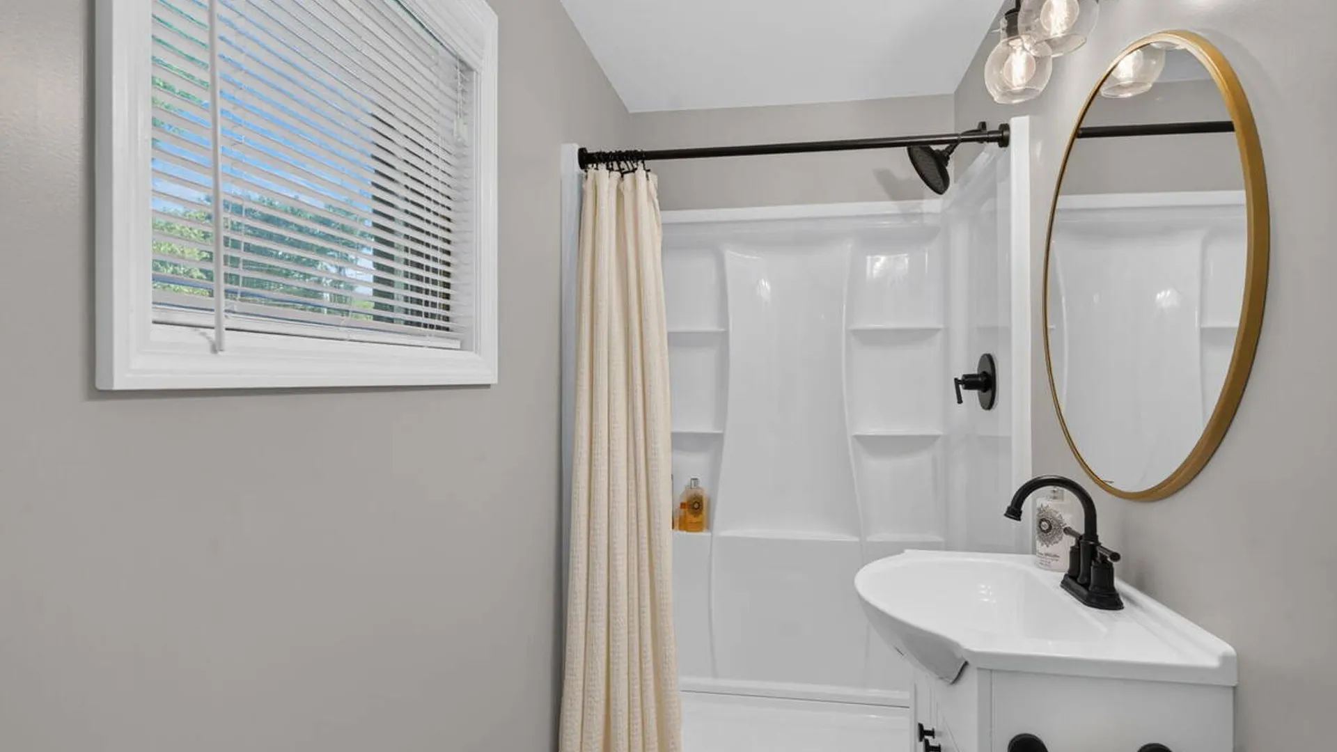 Property at 19 Gingerbread Lane, Albany, NY 12208 24