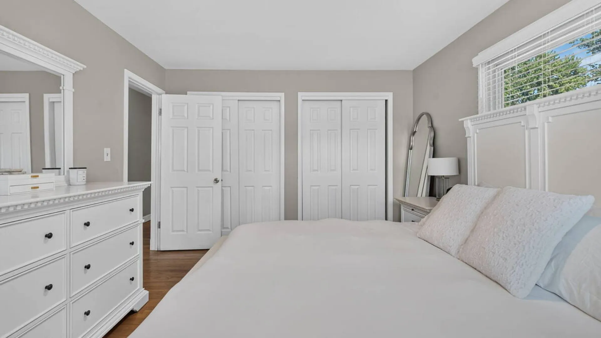 Property at 19 Gingerbread Lane, Albany, NY 12208 33