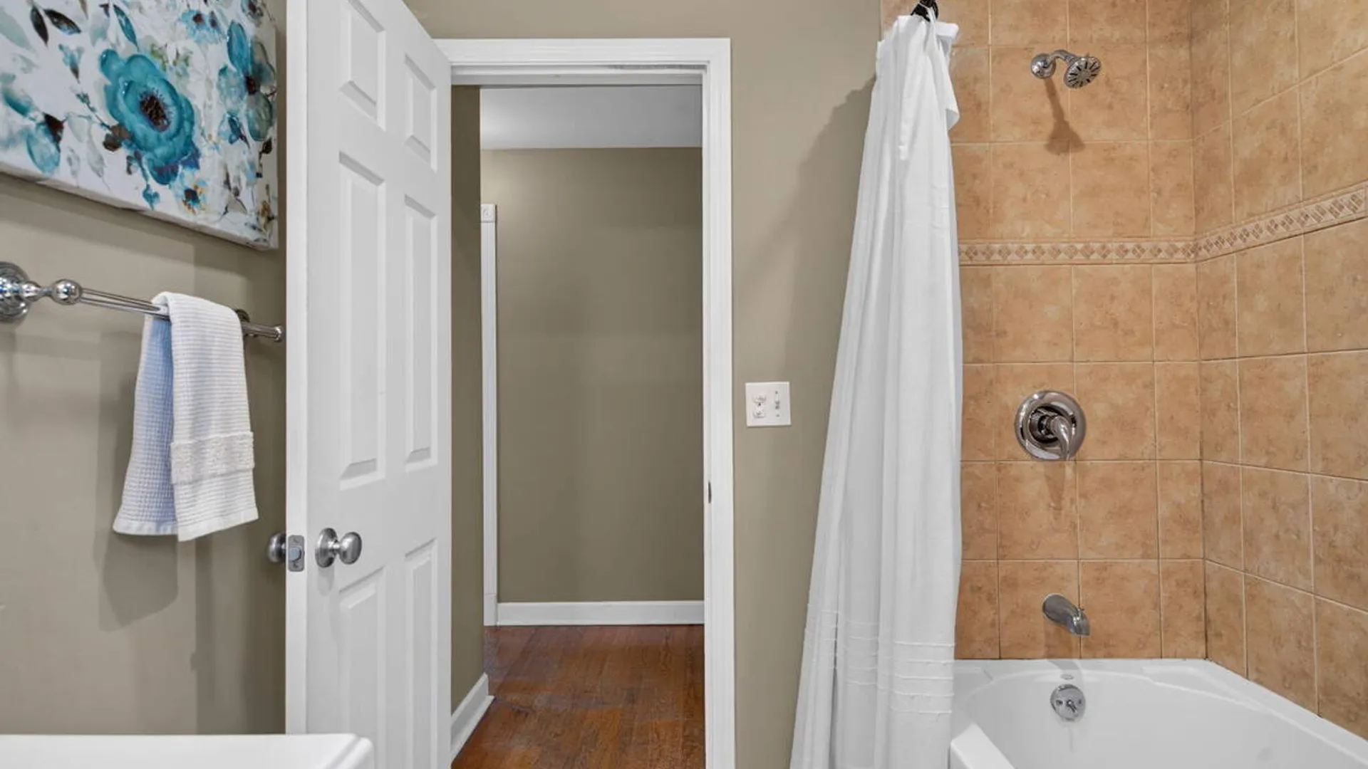 Property at 19 Gingerbread Lane, Albany, NY 12208 36
