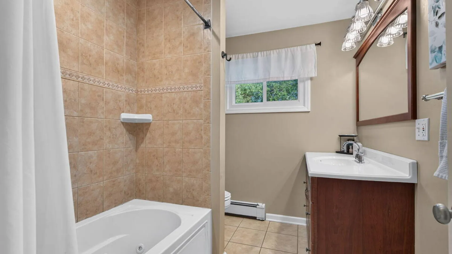 Property at 19 Gingerbread Lane, Albany, NY 12208 37