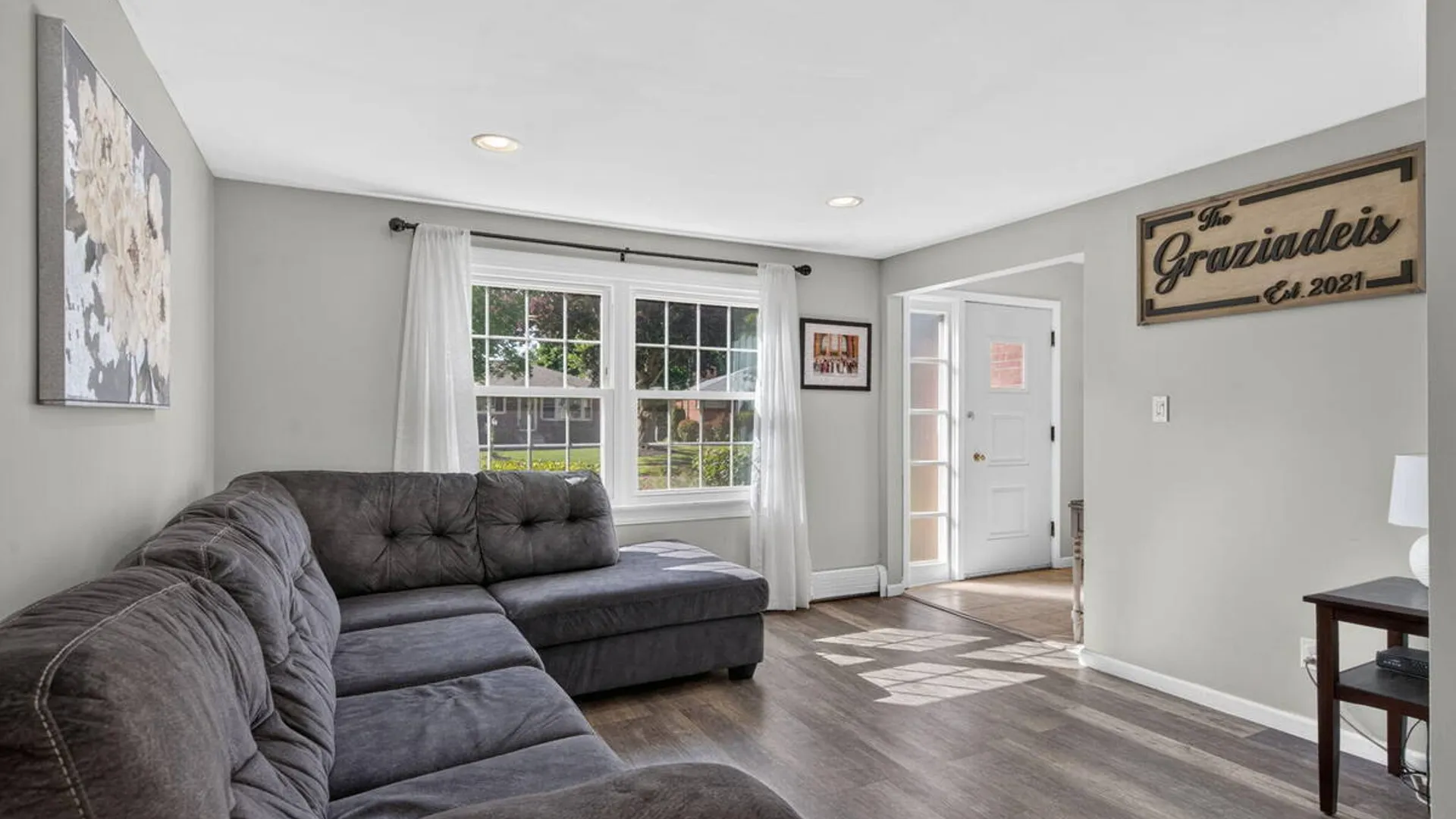 Property at 19 Gingerbread Lane, Albany, NY 12208 6
