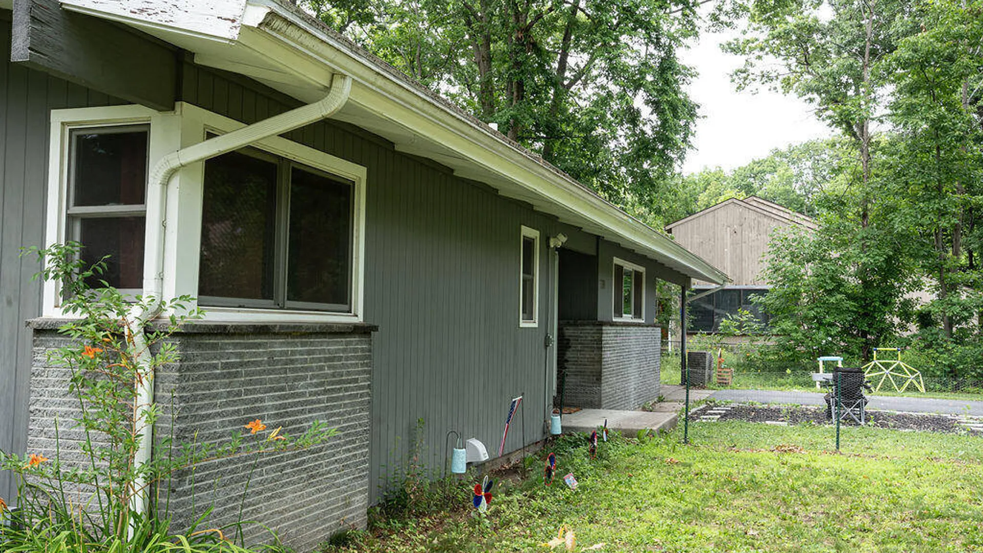 Property at 18 W Skyview Drive, Colonie, NY 12047 23