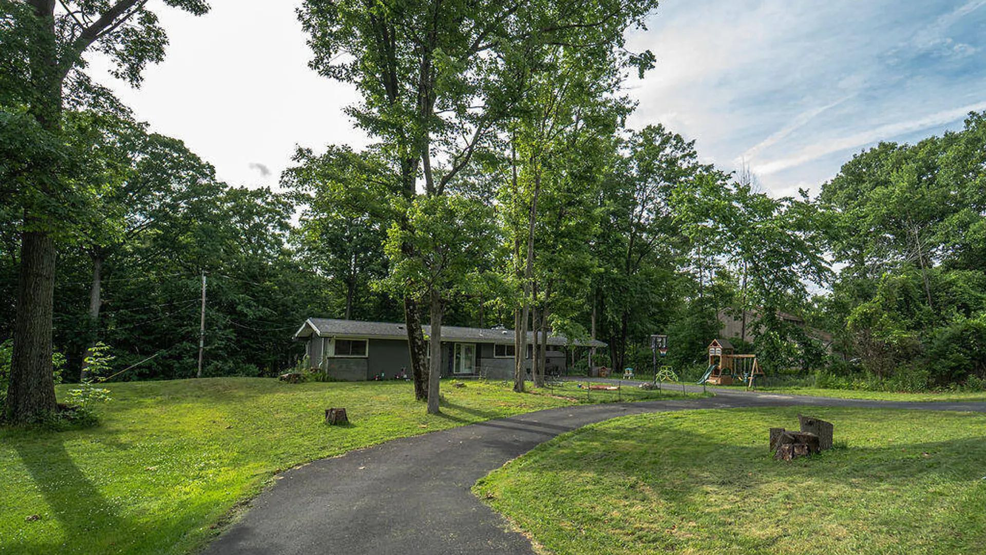 Property at 18 W Skyview Drive, Colonie, NY 12047 4