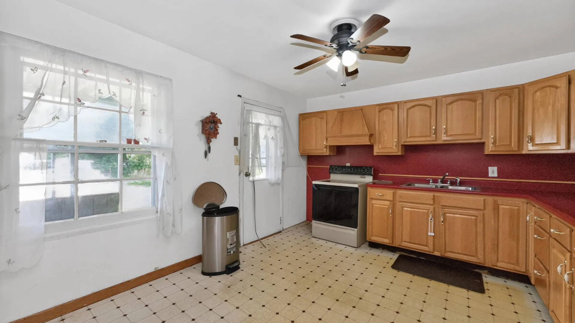 Property at 22 Mildred Lane, Colonie, NY 12110 16