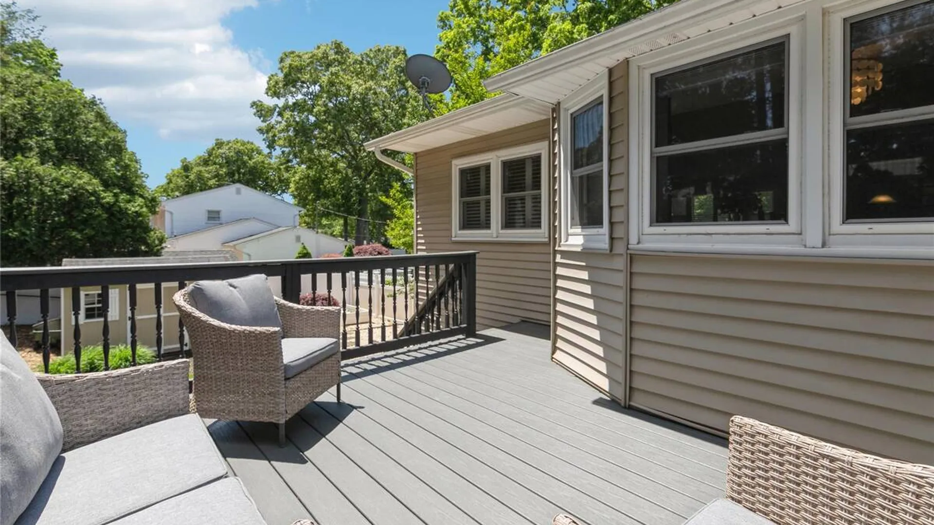 Property at 115 Clarendon Road, Ronkonkoma, NY 11779 28