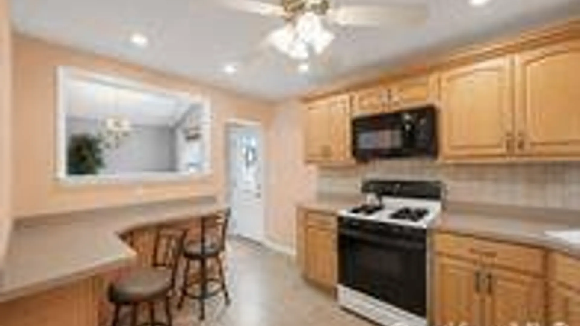 Property at 33 Wilshire Drive, North Babylon, NY 11703 11