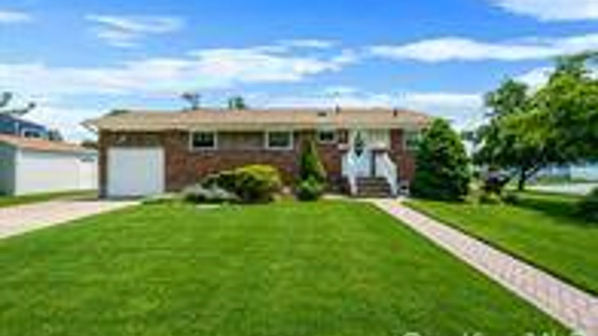 Property at 33 Wilshire Drive, North Babylon, NY 11703 2