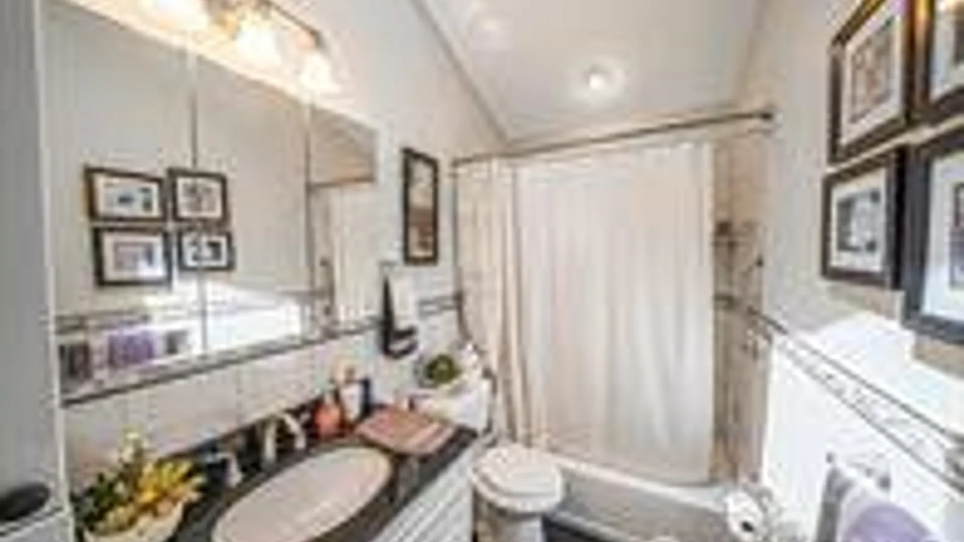 Property at 33 Wilshire Drive, North Babylon, NY 11703 21
