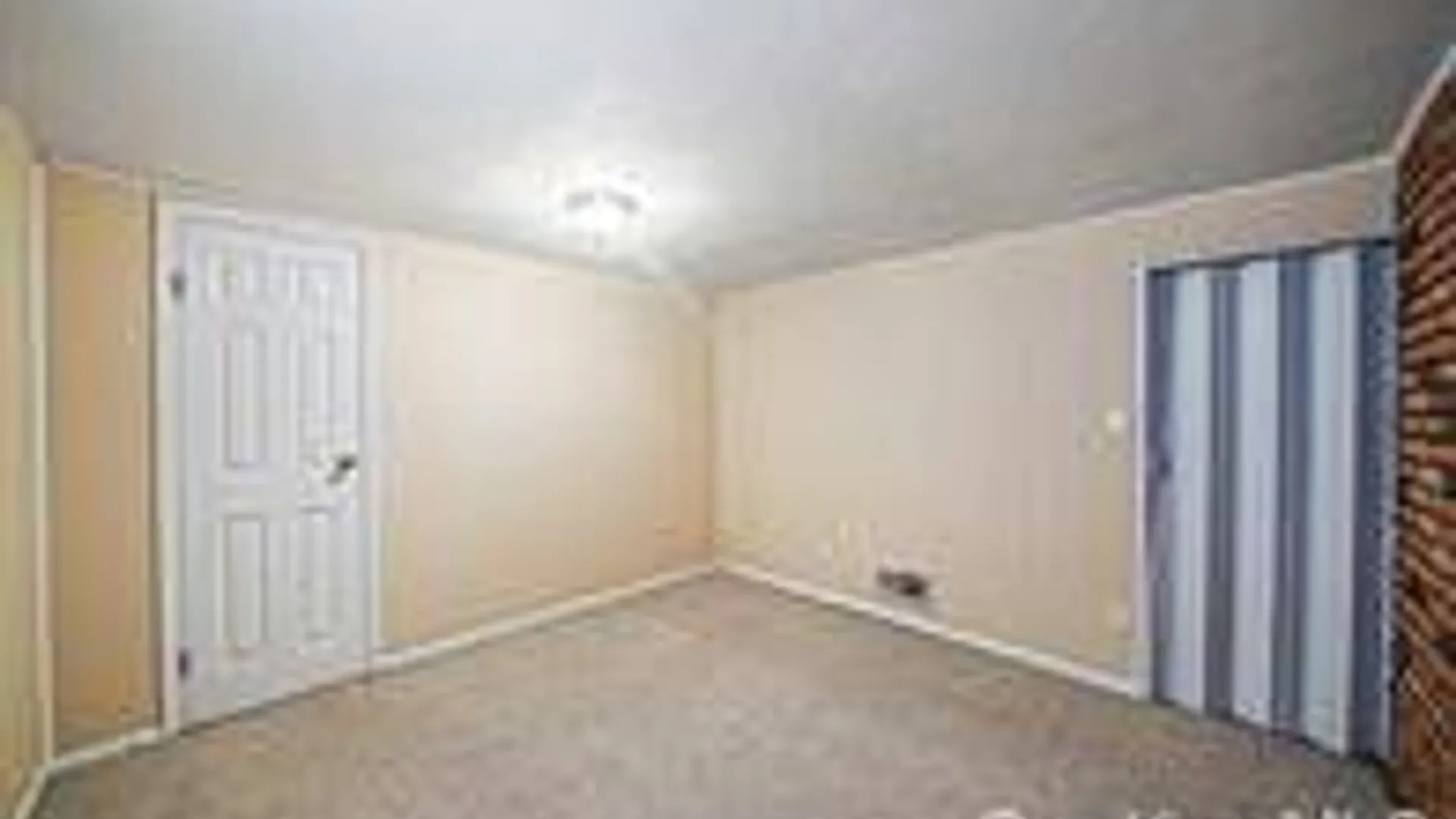 Property at 33 Wilshire Drive, North Babylon, NY 11703 32