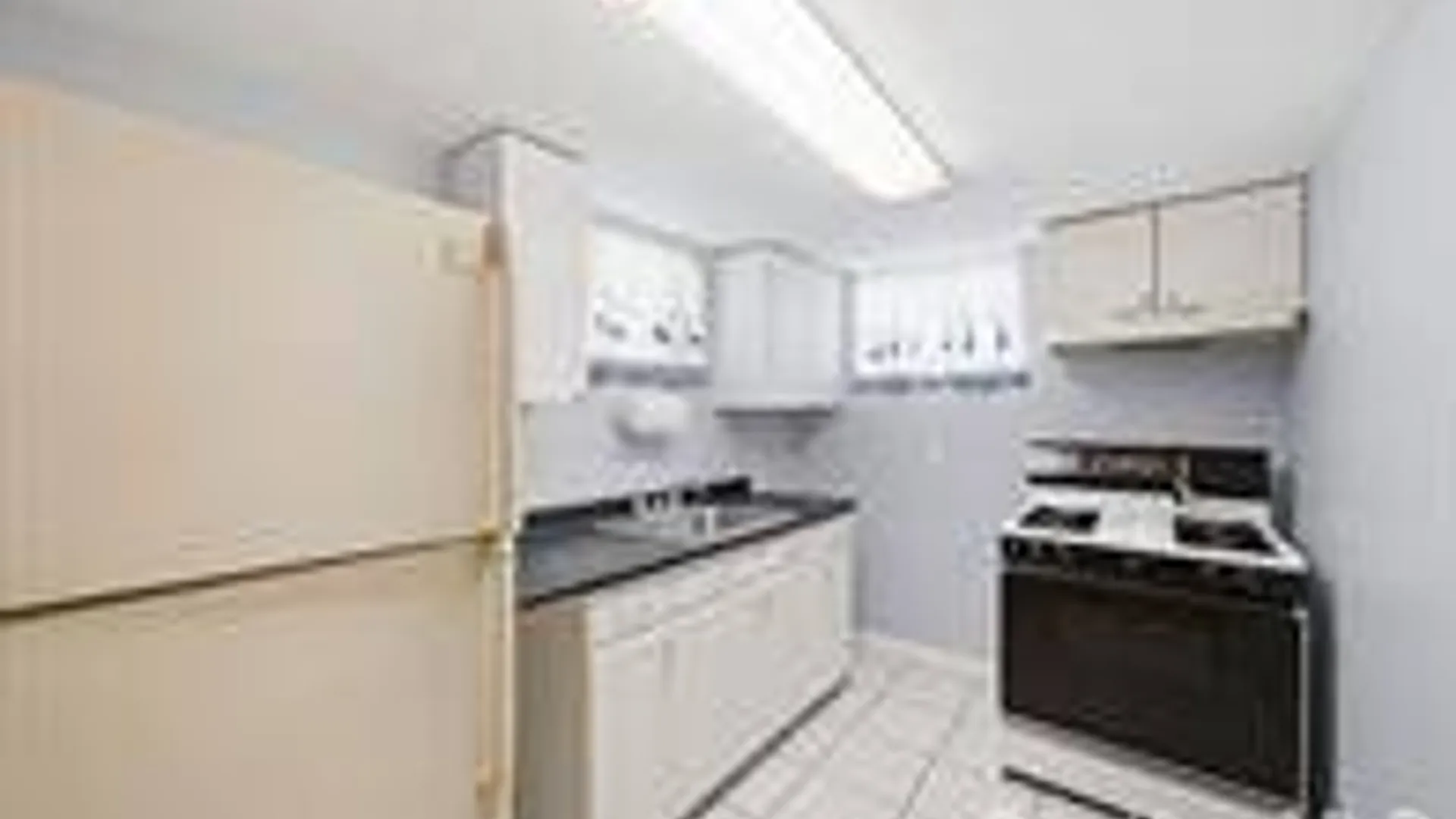 Property at 33 Wilshire Drive, North Babylon, NY 11703 34