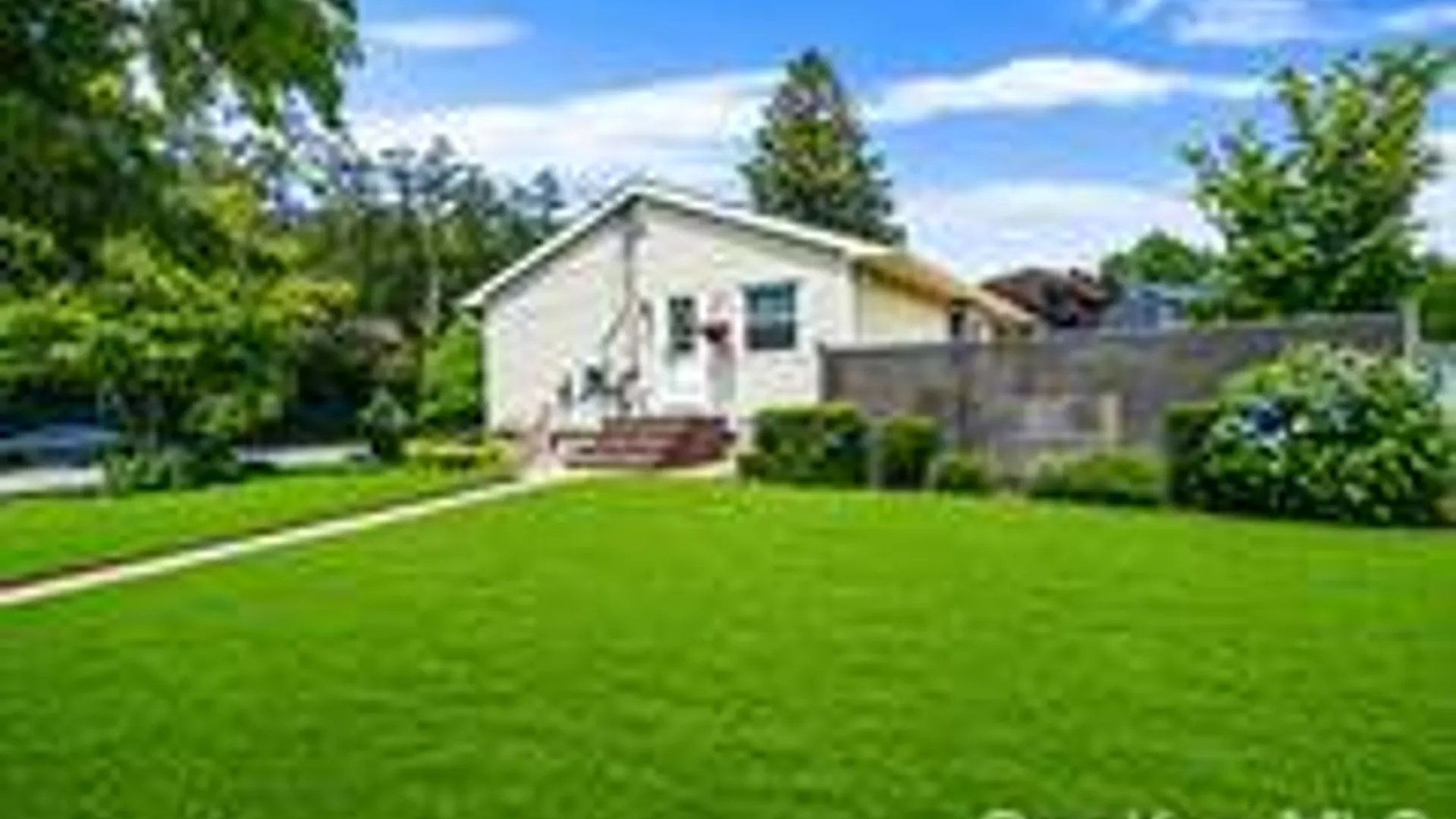 Property at 33 Wilshire Drive, North Babylon, NY 11703 4