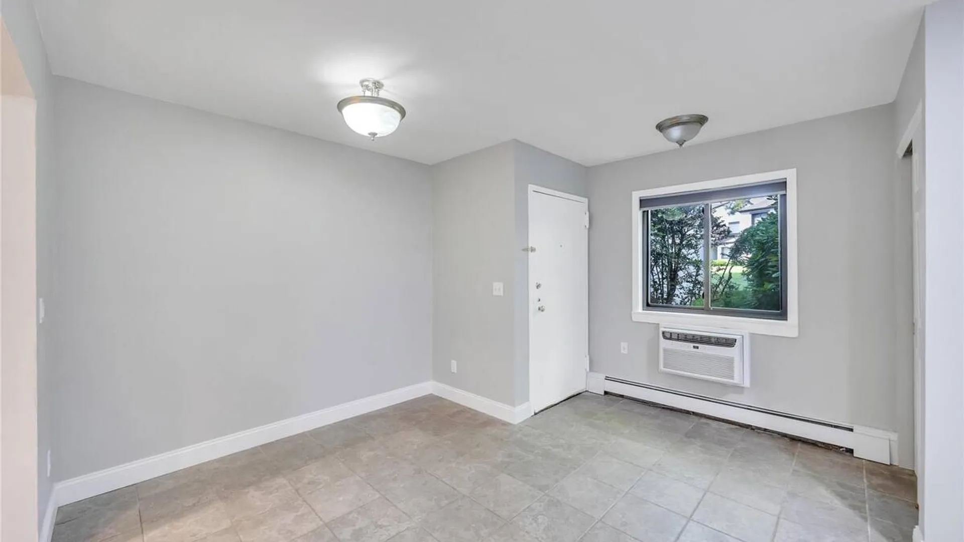 Property at 31 Richmond Boulevard, Ronkonkoma, NY 11779 3