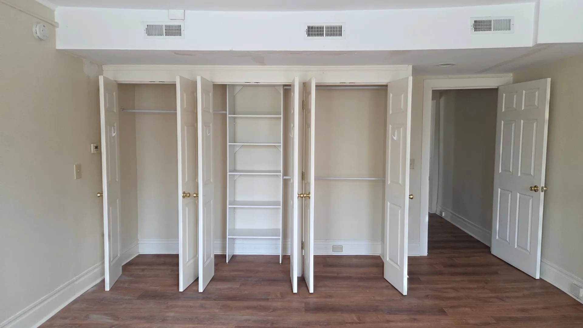 Property at 10 Washington Ave, Schenectady, NY 12305 3