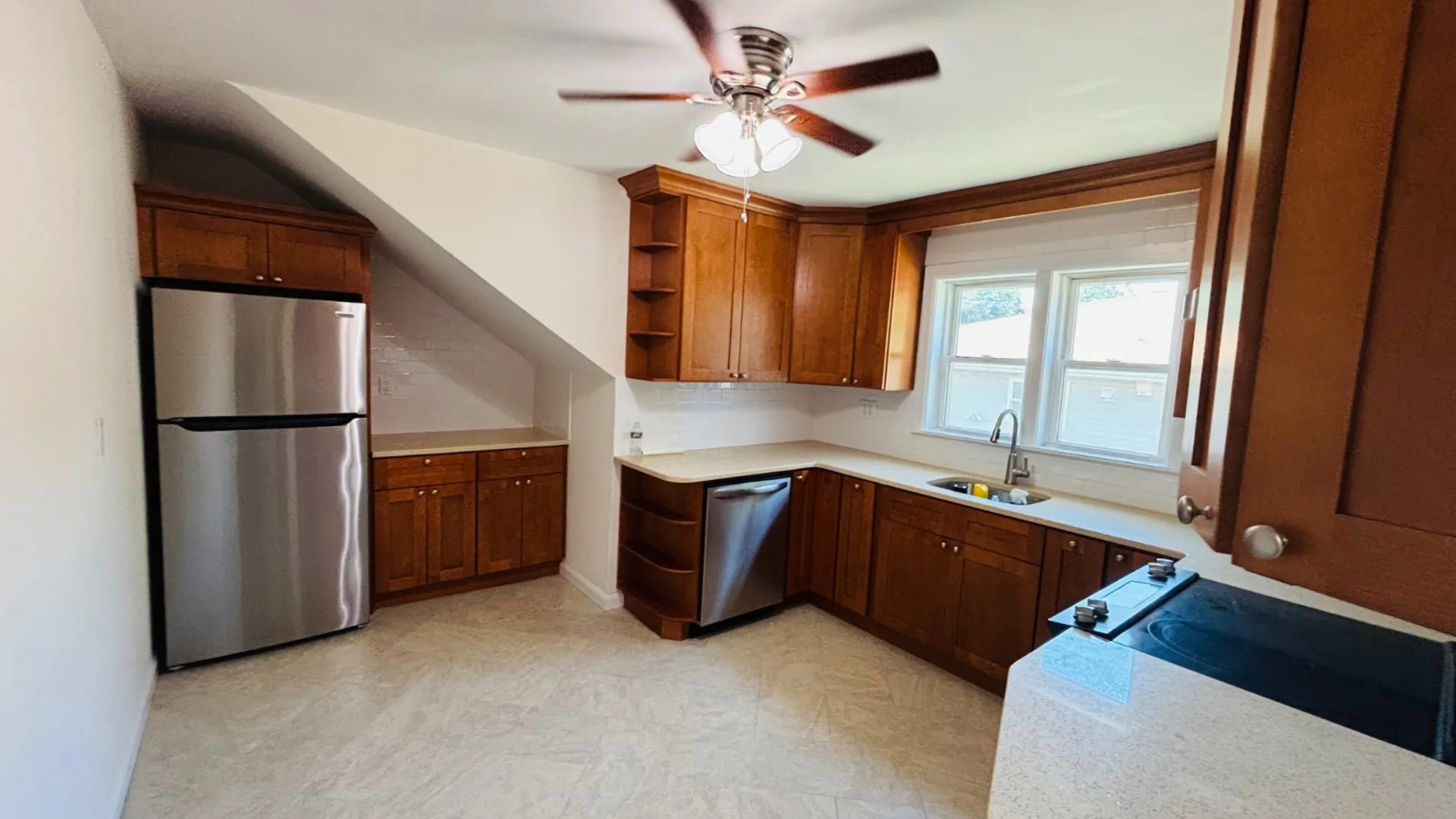 Property at 75 Elm Av, Glen Cove, NY 11542 4