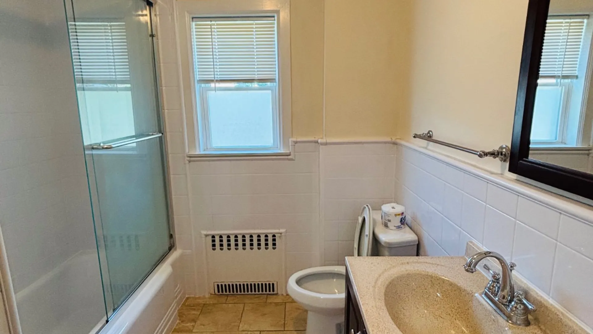Property at 75 Elm Av, Glen Cove, NY 11542 7