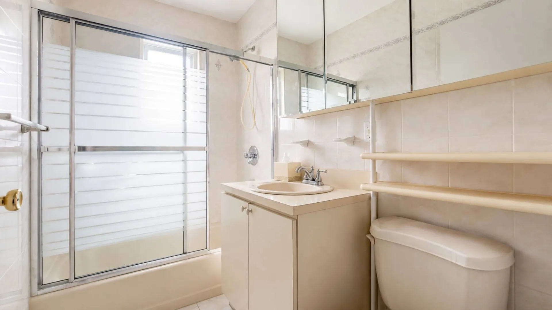 Property at 56-27B Utopia Pkwy, Fresh Meadows, NY 11365 6