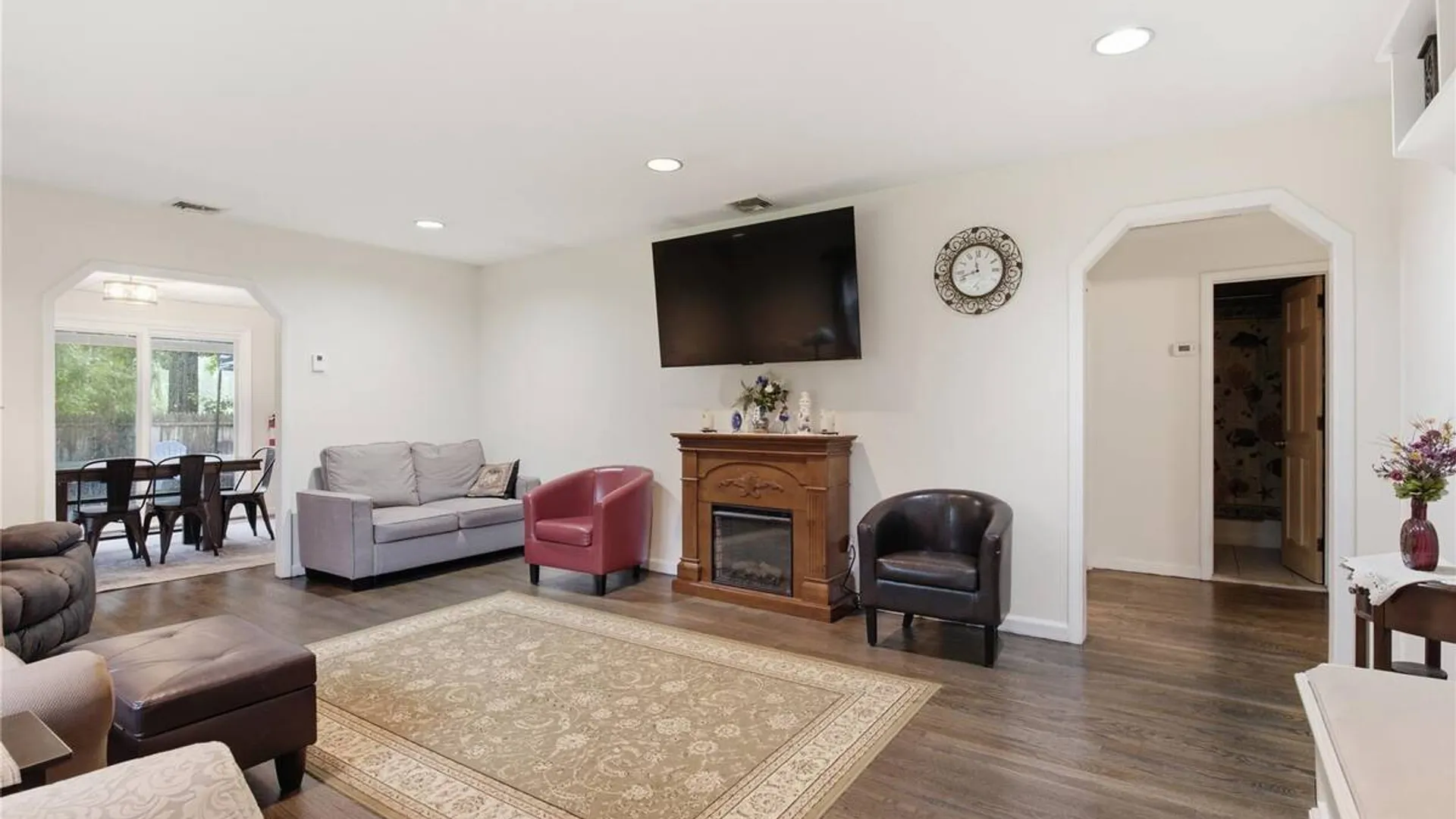 Property at 3 Parkside Avenue, Miller Place, NY 11764 4