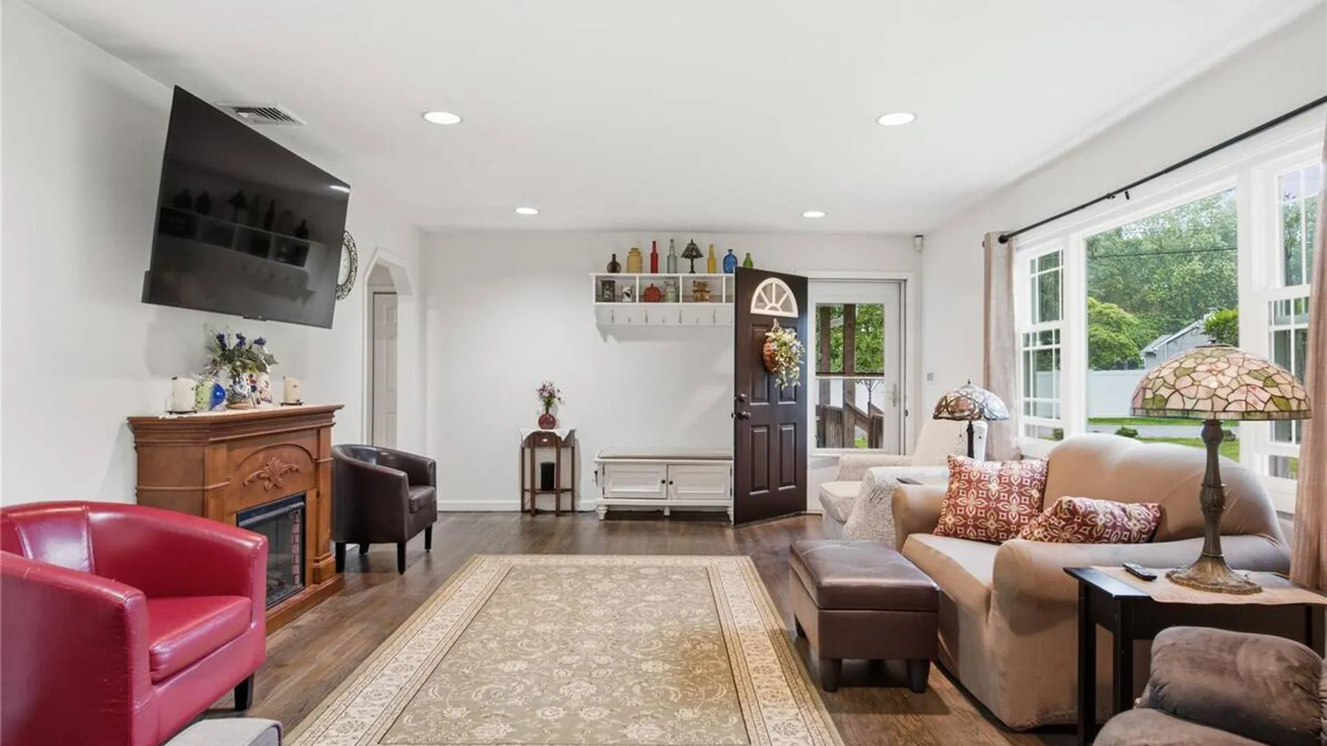 Property at 3 Parkside Avenue, Miller Place, NY 11764 5