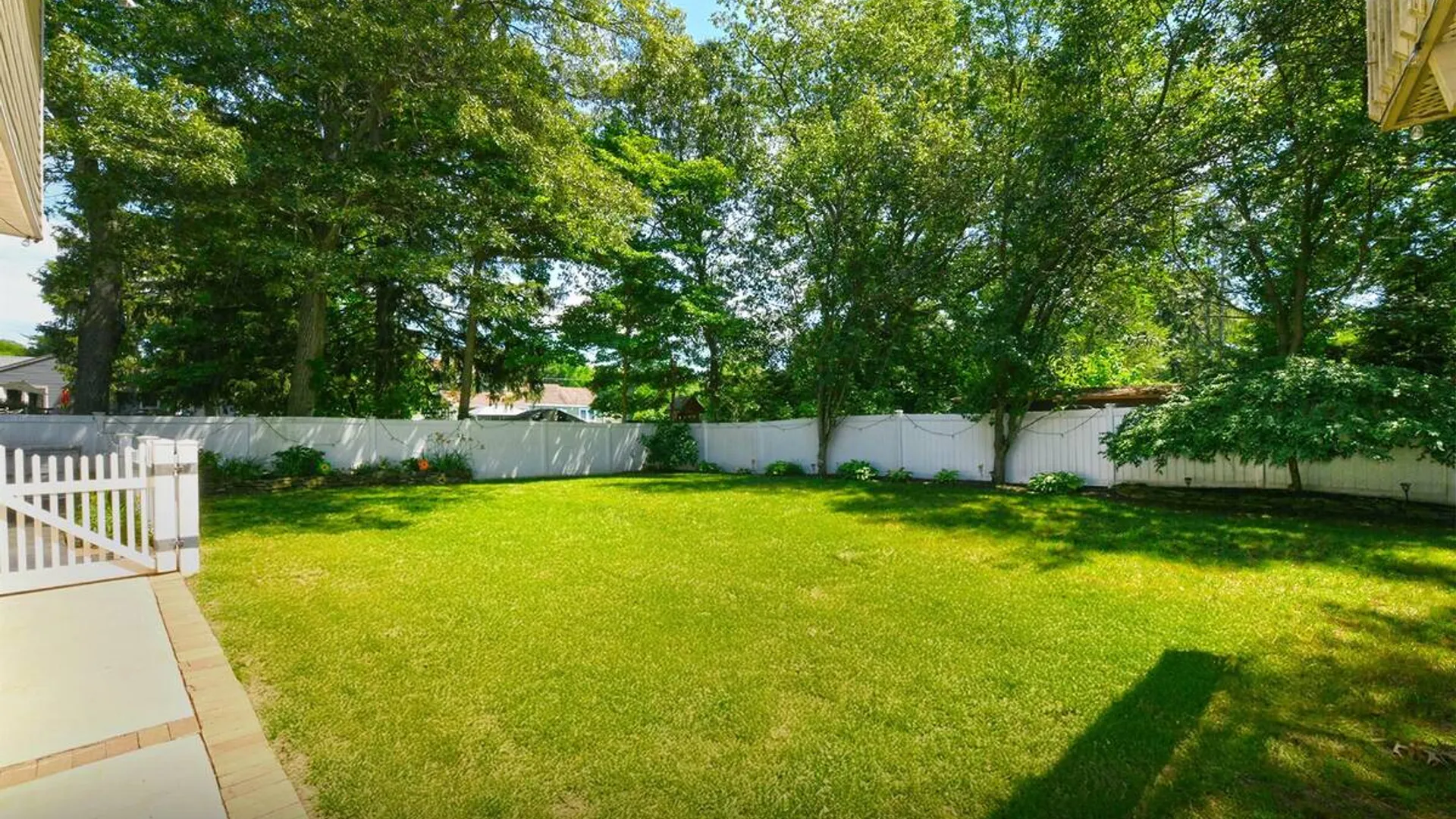 Property at 97 Elk Street, South Huntington, NY 11743 27