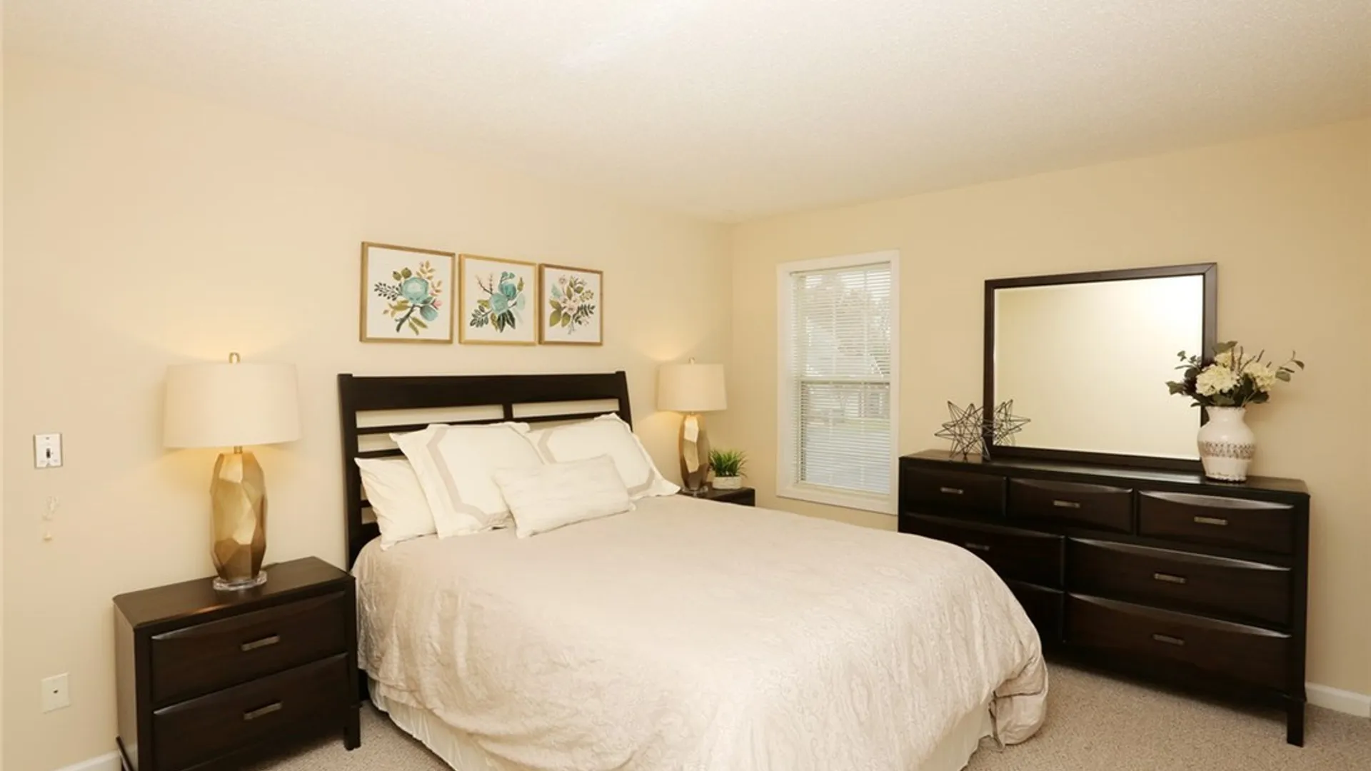 Property at 4100 Stonegate #2 Lane, Amherst, NY 14221 16