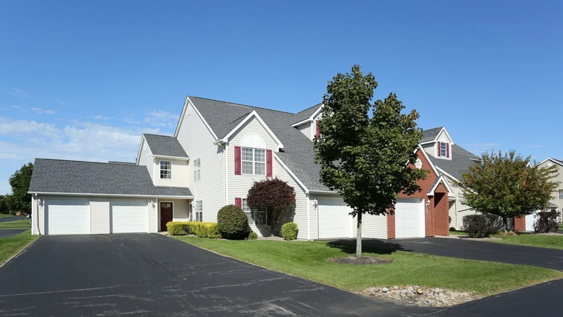 Property at 4100 Stonegate #2 Lane, Amherst, NY 14221 2