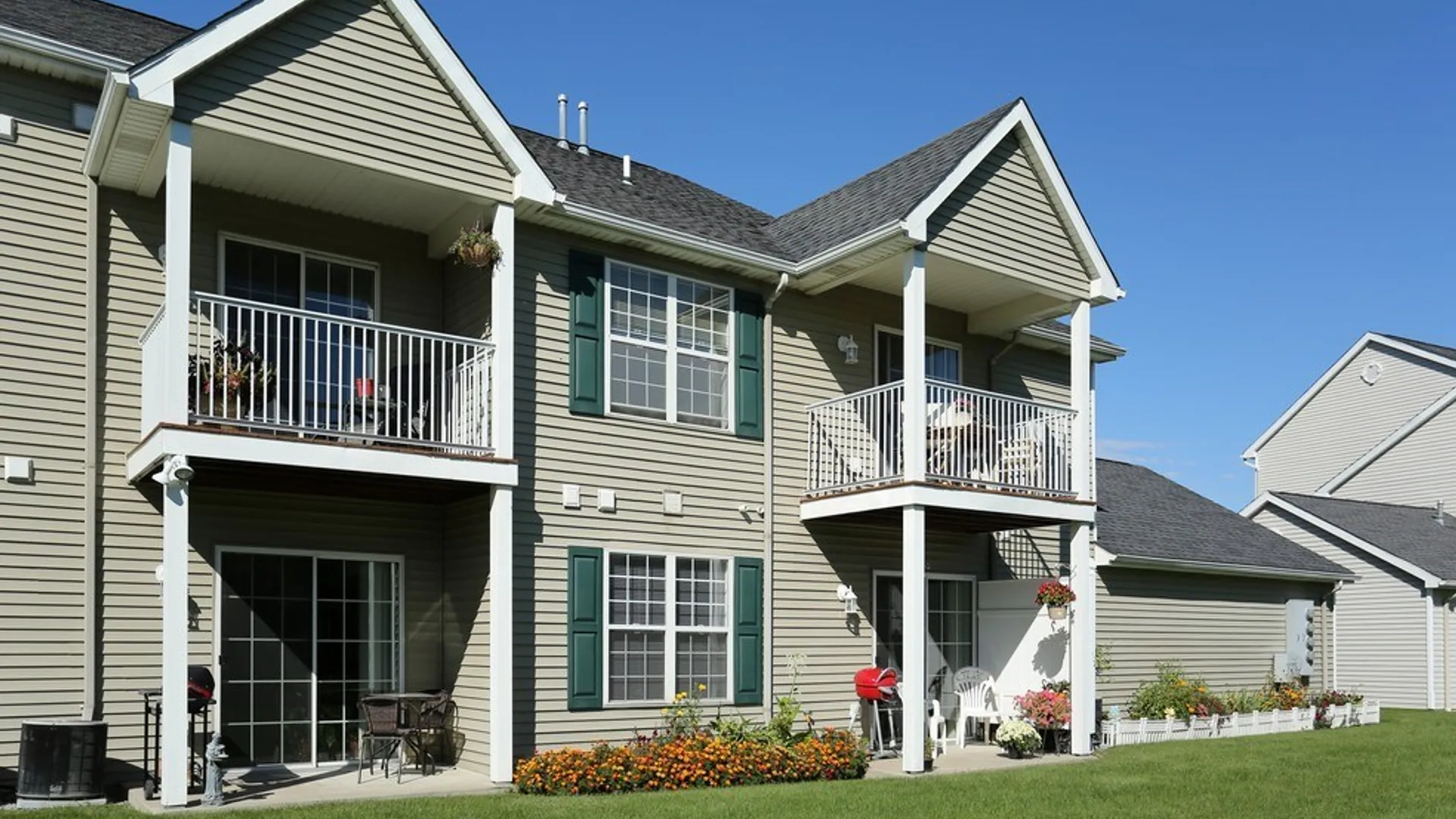 Property at 4100 Stonegate #2 Lane, Amherst, NY 14221 3