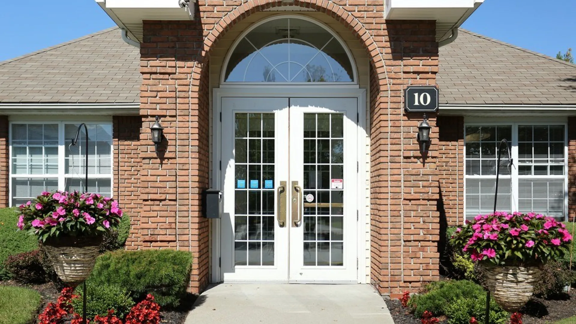 Property at 10 Arielle Court, Amherst, NY 14221 16