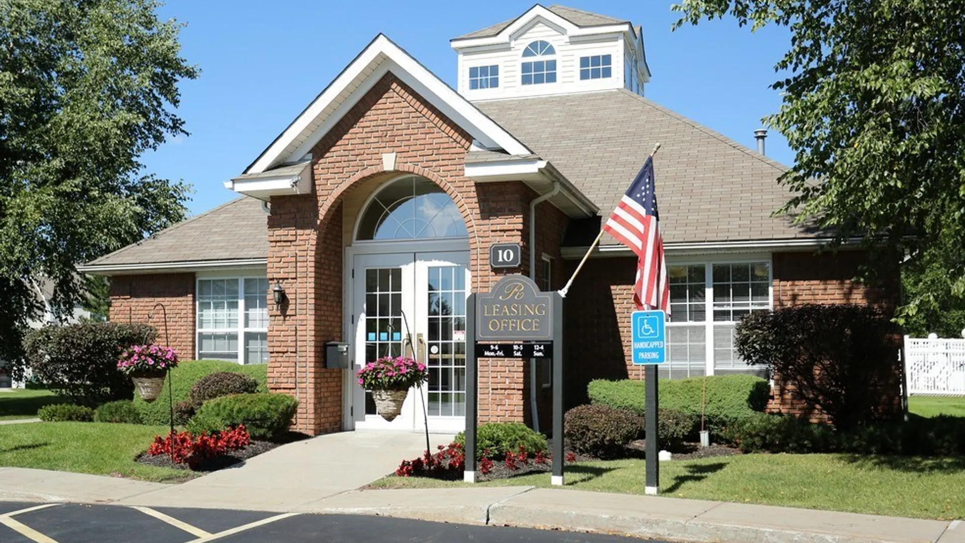 Property at 10 Arielle Court, Amherst, NY 14221 17