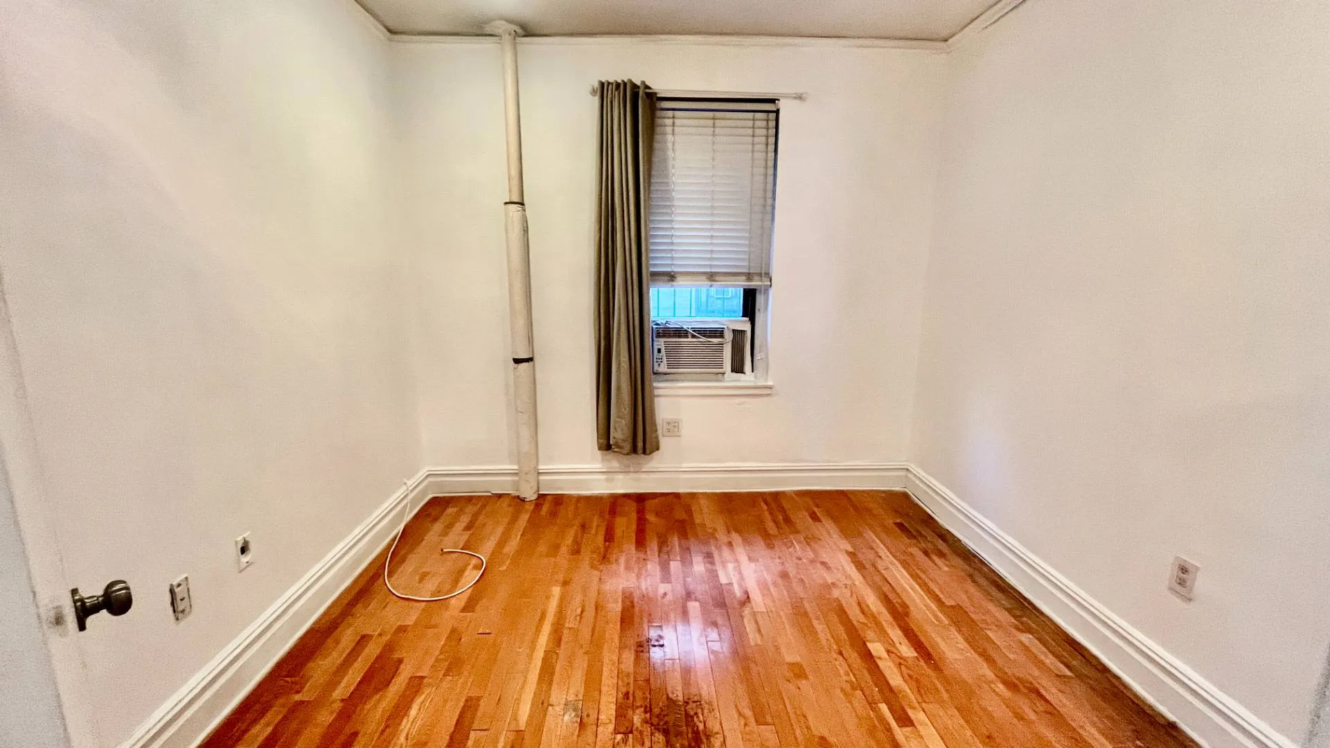 Property at 2105 33rd St, Astoria, NY 11105 8