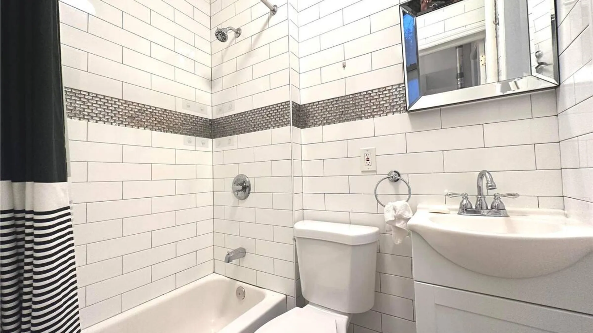 Property at 242 Kingsland Avenue, Brooklyn, NY 11222 5