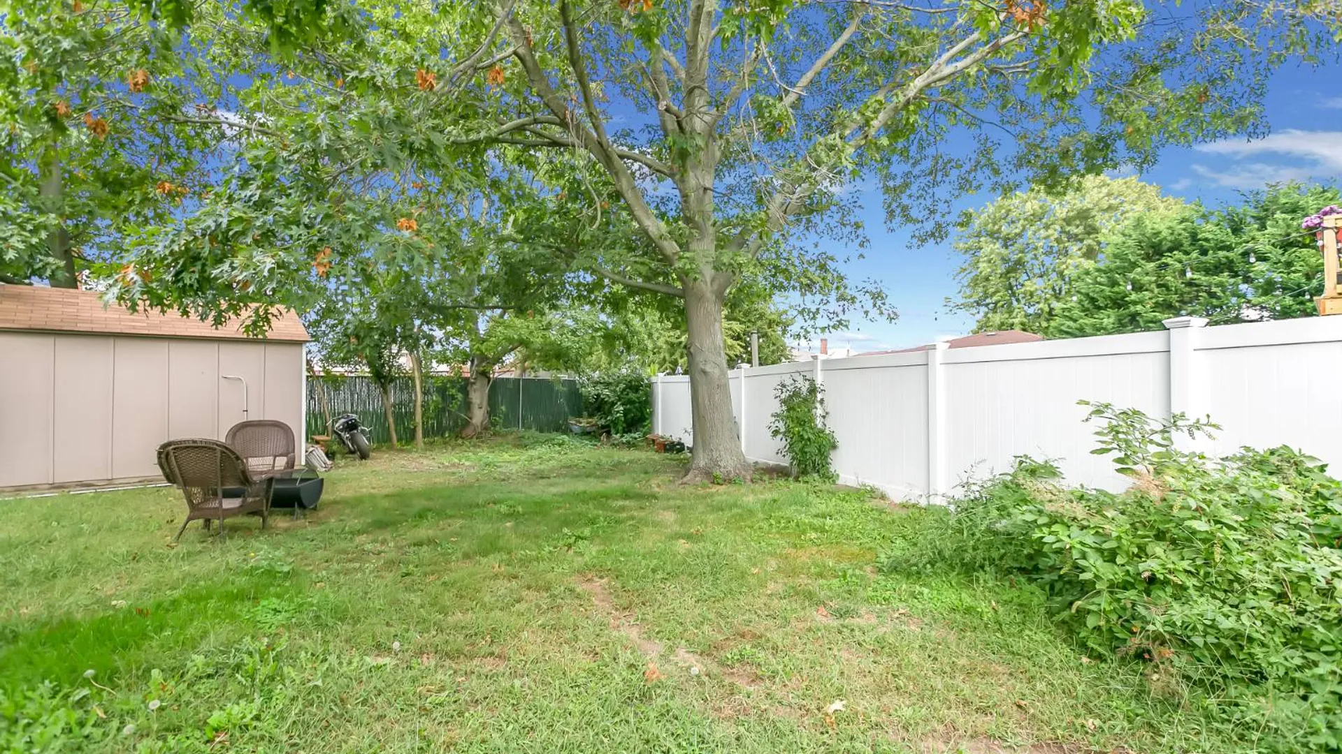 Property at 584 Yale St, Oceanside, NY 11572 10
