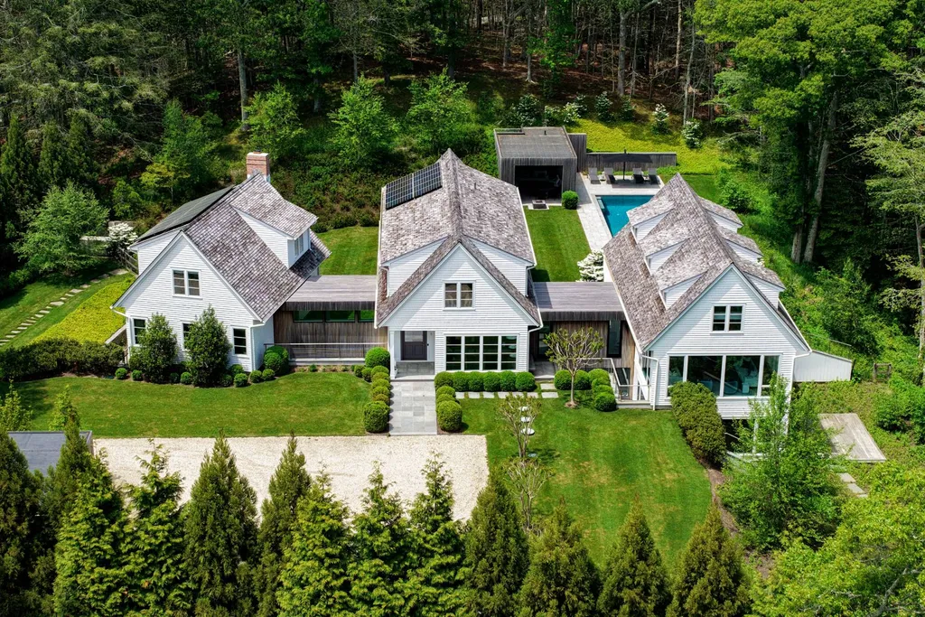 Property at 7 Ashwood Court, Amagansett, NY 11930