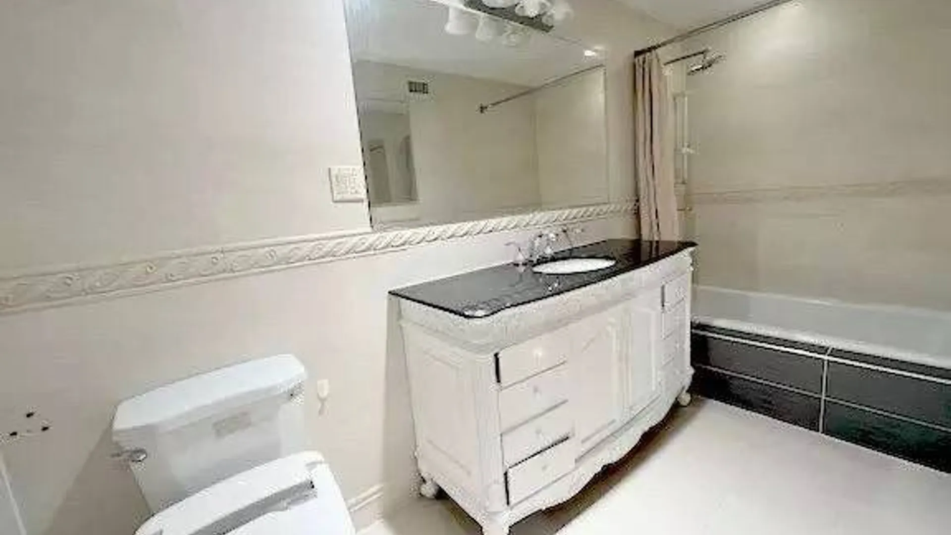 Property at 133-38 Sanford Ave, Flushing, NY 11355 7