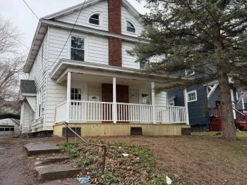 Property at 233 Genesee Pk Dr, Syracuse, NY 13224