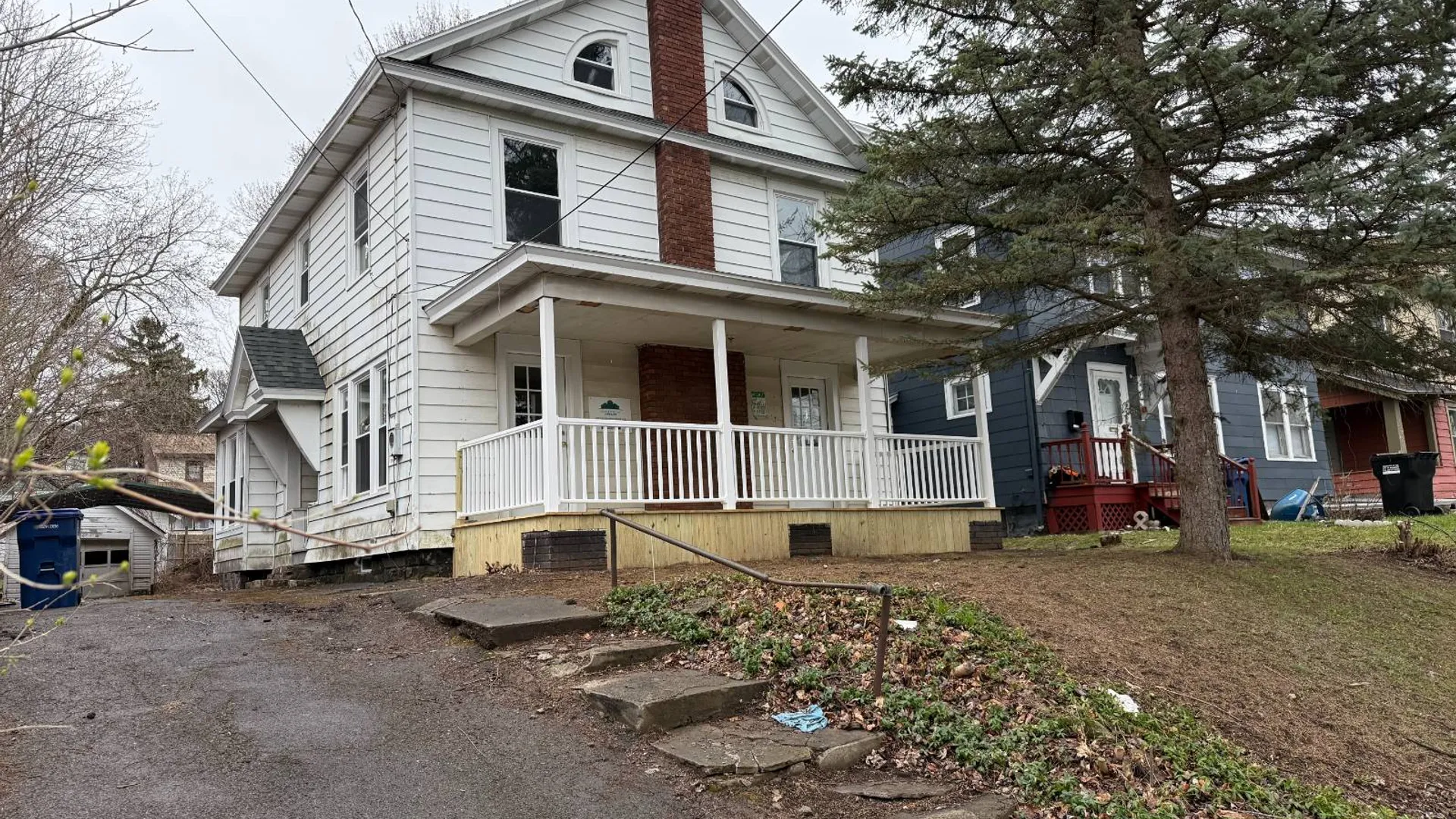 Property at 233 Genesee Pk Dr, Syracuse, NY 13224 4