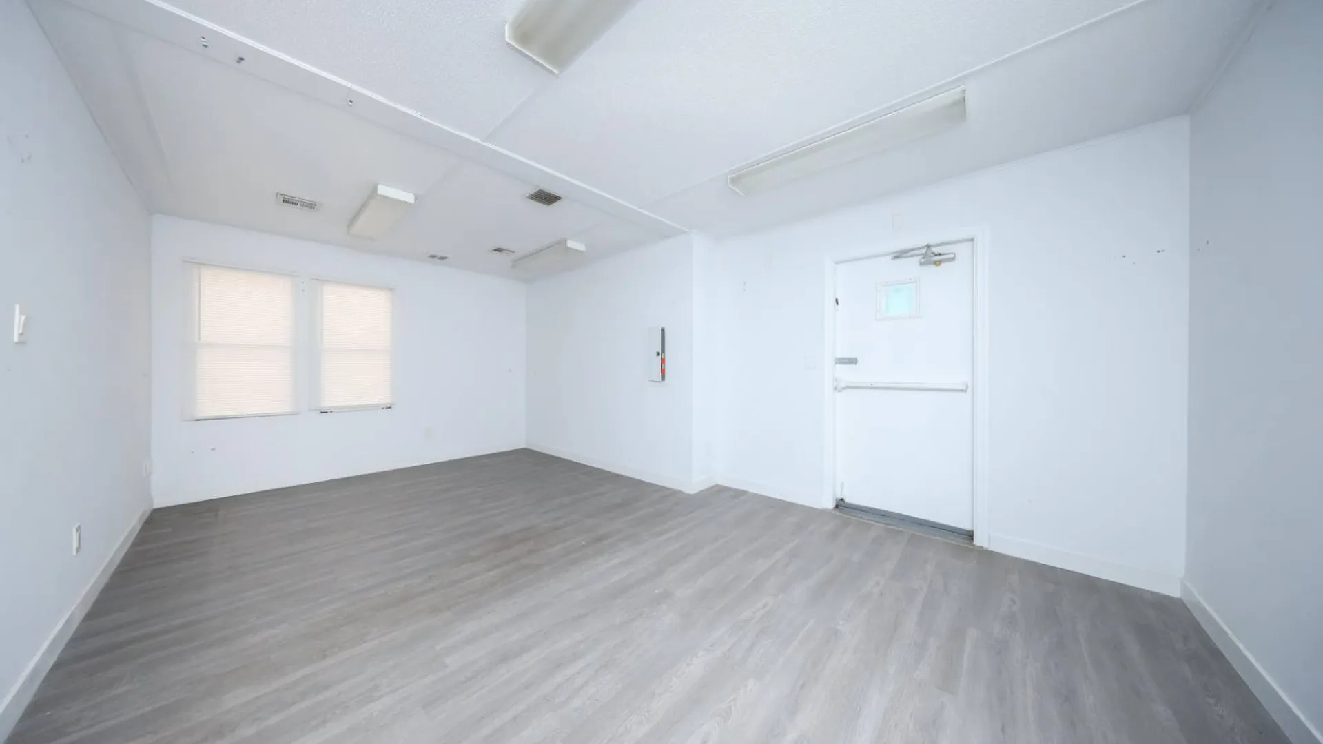 Property at 343 Sand Lane, Staten Island, NY 10305 21