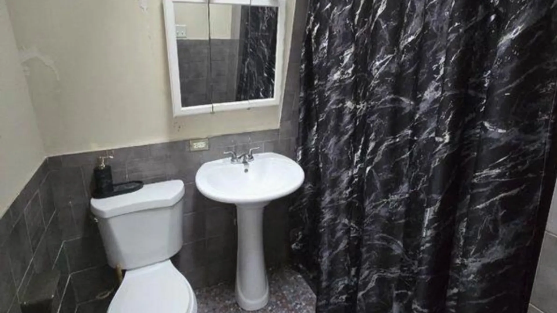 Property at 163-165 Bement Ave, Staten Island, NY 10310 16