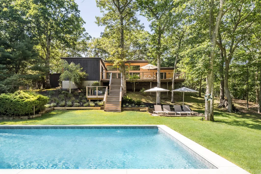 Property at 4 Hollow Tree Lane, East Hampton, NY 11937