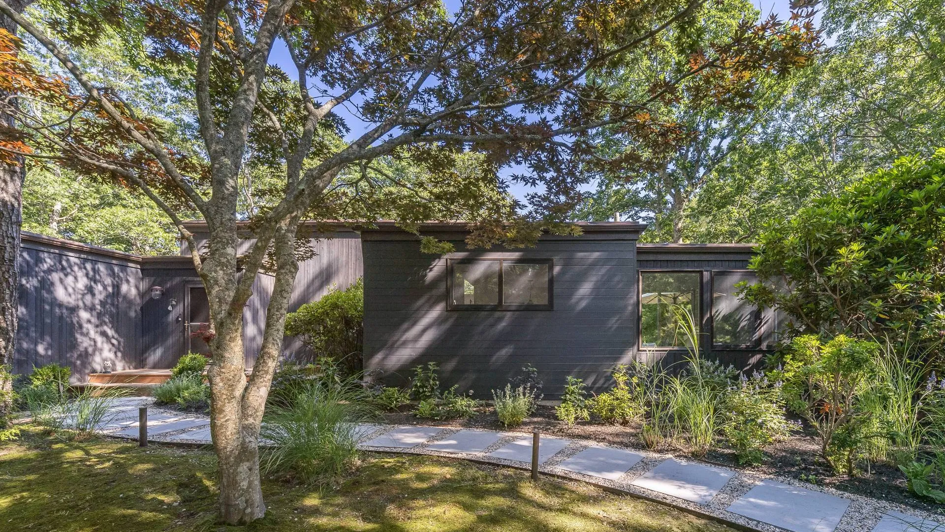 Property at 4 Hollow Tree Lane, East Hampton, NY 11937 4
