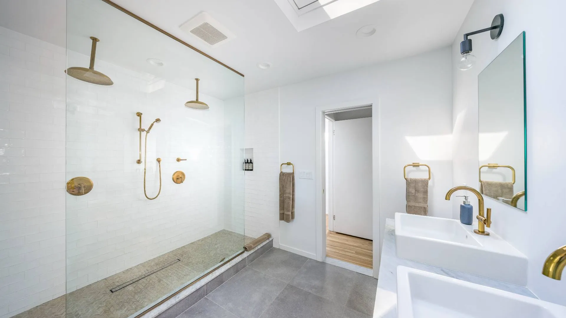 Property at 4 Hollow Tree Lane, East Hampton, NY 11937 13