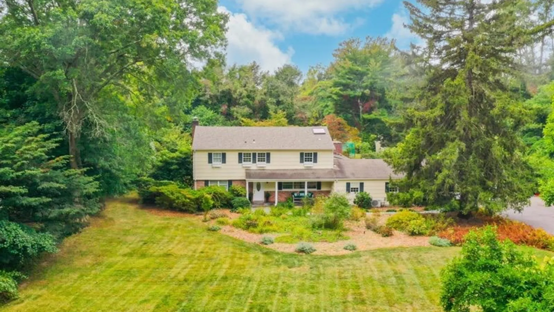 Property at 26 Harbor Hill Dr, Lloyd Harbor, NY 11743 4