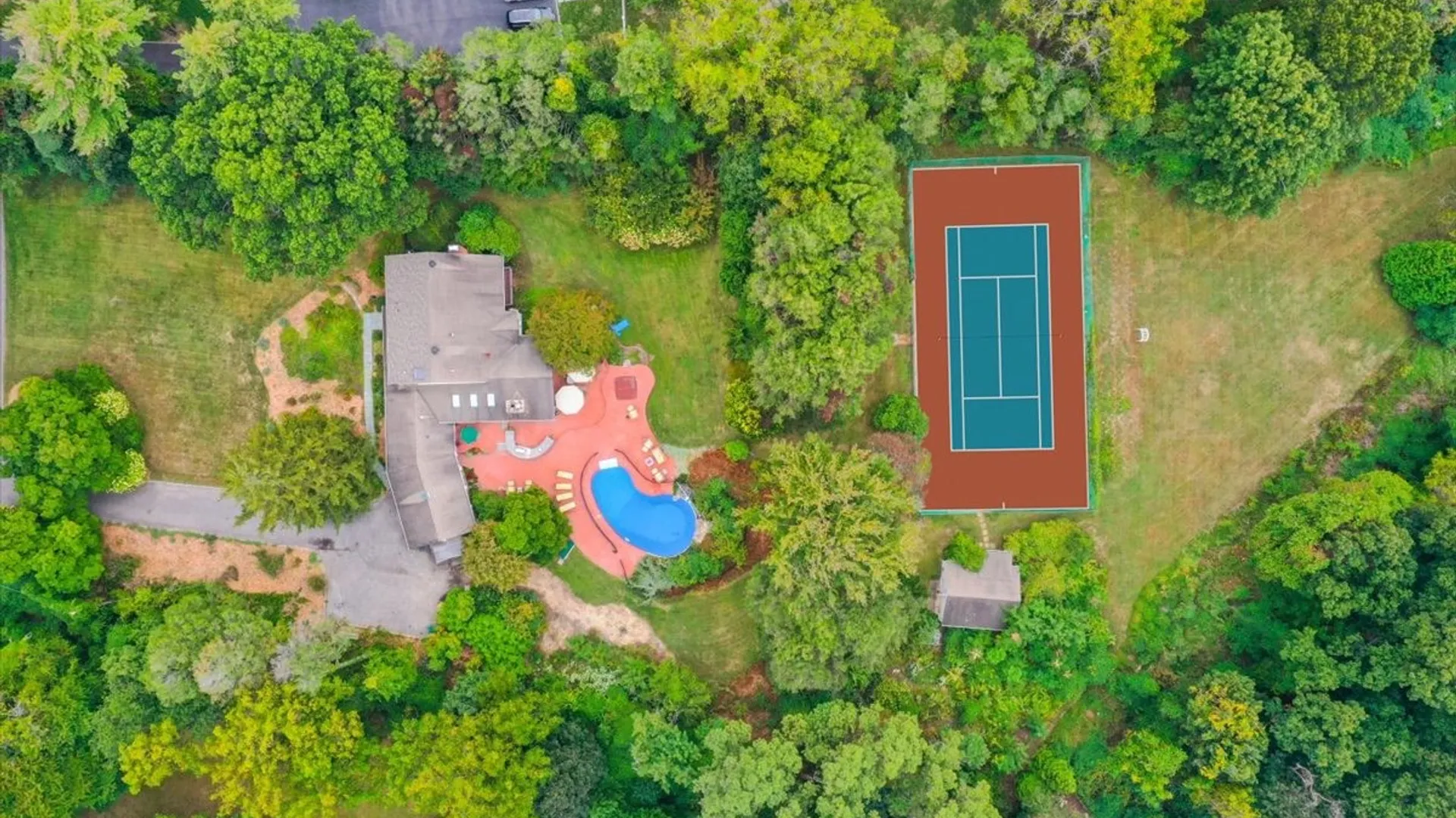 Property at 26 Harbor Hill Dr, Lloyd Harbor, NY 11743 3