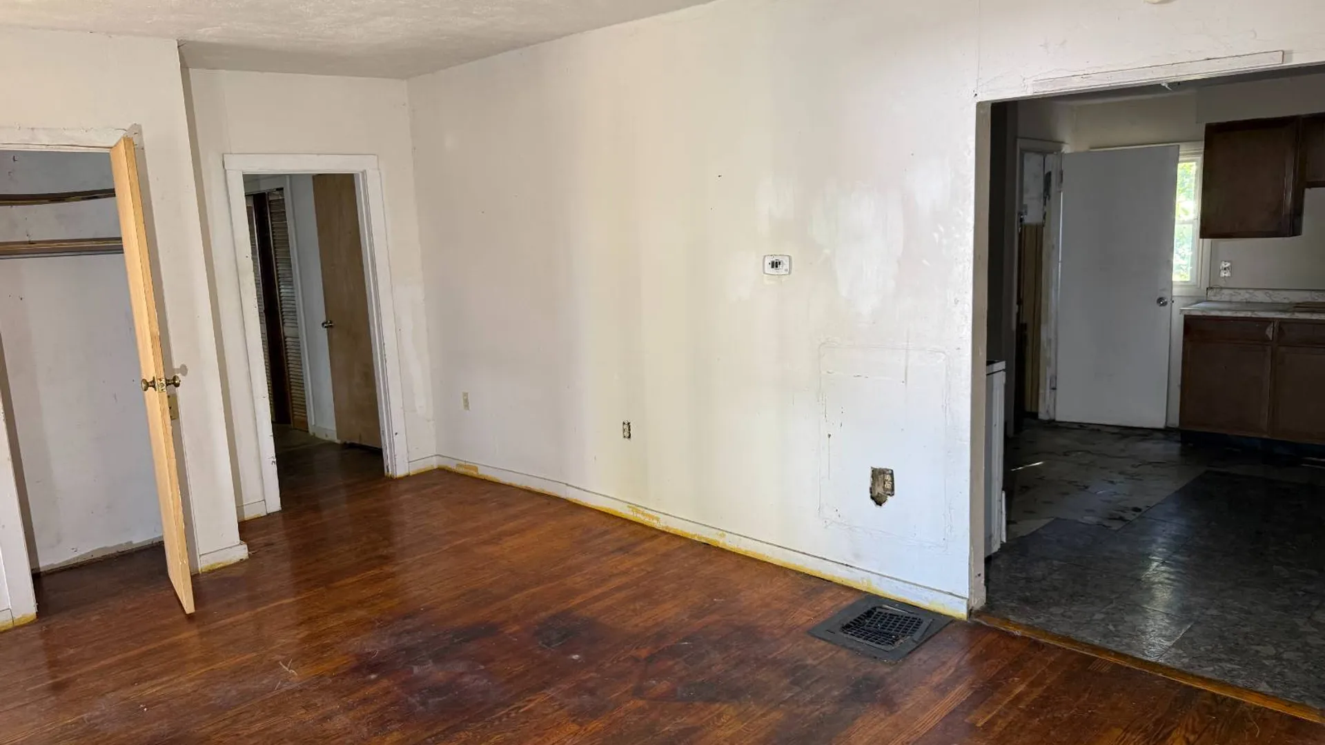 Property at 227 Pleasant Ave W, Syracuse, NY 13205 8