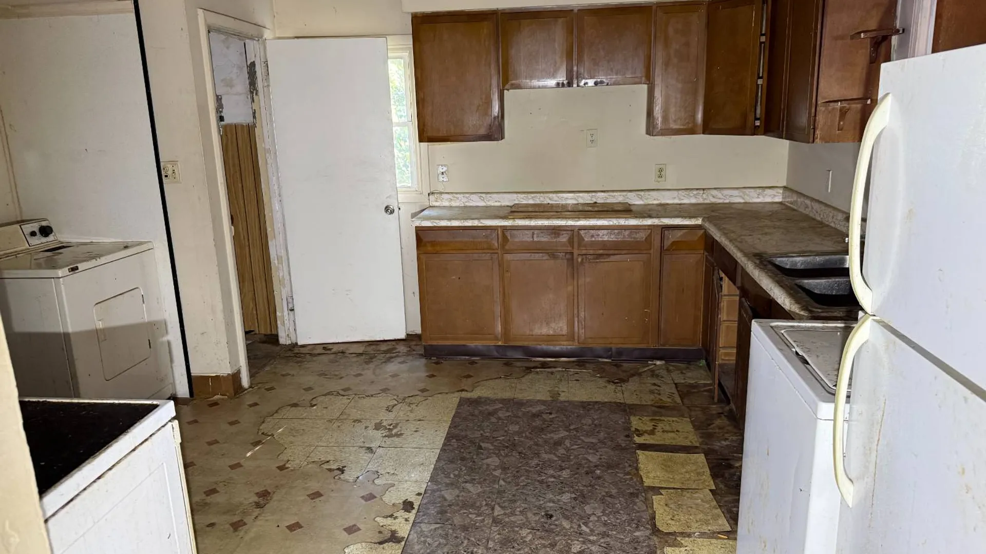 Property at 227 Pleasant Ave W, Syracuse, NY 13205 9